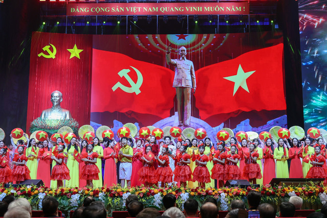 Chương trình văn nghệ chào mừng Đại hội - Ảnh: VGP/Nhật Bắc Chương trình văn nghệ chào mừng Đại hội - Ảnh: VGP/Nhật Bắc
