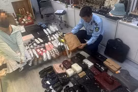 Xử phạt 2 cơ sở kinh doanh hàng hóa giả mạo nhãn hiệu