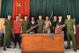 Người dân Quảng Trị tự nguyện giao nộp 4 khẩu súng