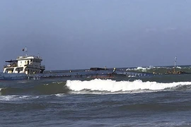 Chìm tàu chở than trên biển Hà Tĩnh, 10 thuyền viên mất tích