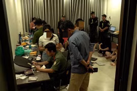 Đột kích 5 tụ điểm đánh bạc trực tuyến ở Khánh Hoà