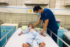 Bé gái bị co giật, ngất do biến chứng của viêm cầu thận