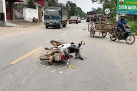 Va chạm với xe đầu kéo, người đàn ông đi xe máy tử vong