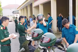 Bàn giao 138 xe mô tô cho các ban chỉ huy quân sự cấp xã ở Hà Tĩnh