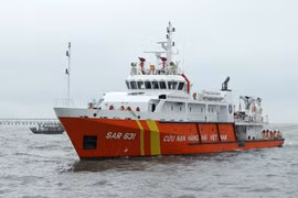 Khen thưởng tập thể, cá nhân cứu hộ 11 thuyền viên trên biển