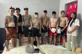 Bắt nhóm đối tượng xăm trổ đầy mình “bay lắc” trong nhà nghỉ