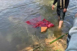 Tá hoả phát hiện thi thể người đàn ông nổi trên hồ nước ở Huế