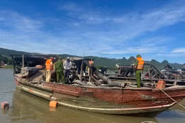 Phát hiện đối tượng khai thác cát trái phép trên sông Gianh