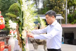 Thủ tướng Lê Minh Hưng dâng hương tưởng niệm tại Ngã ba Đồng Lộc