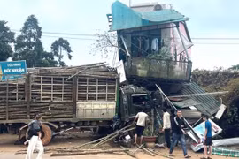 Xe tải va chạm xe máy, bé trai 5 tuổi tử vong tại chỗ