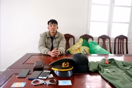 Bắt đối tượng giả danh công an để ra oai với người khác