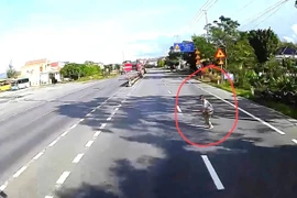 Chồng lao vào ô tô tự tử, vợ tử vong bất thường tại nhà