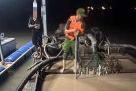 Bắt giữ nhiều phương tiện vận chuyển, tàng trữ cát lậu