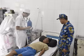 Cứu sống ngư dân bị đột quỵ khi đang hành nghề trên biển