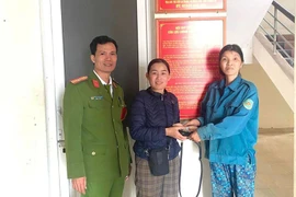 Nhặt được tài sản lớn, người phụ nữ tìm chủ nhân trả lại