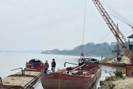 Thi thể người đàn ông trôi dạt vào bờ sông Lam