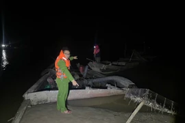 Bắt quả tang 2 phương tiện chở cát lậu trong đêm