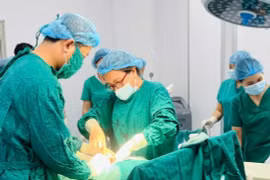 Cứu sống hai mẹ con sản phụ bị rau bong non nguy kịch