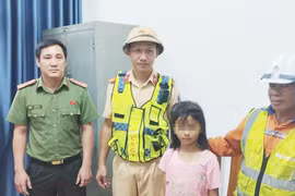 Cảnh sát phát hiện bé gái đi lạc trên đường cao tốc ở Hà Tĩnh