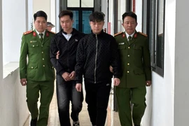 Lừa bán vé xe khách qua mạng, 2 đối tượng chiếm đoạt hơn 200 triệu đồng