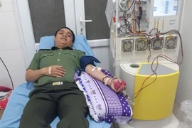 Chiến sĩ công an Khánh Hoà hiến máu cứu bệnh nhân nguy kịch
