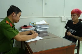 Bắt nghi phạm đột nhập, kề dao vào cổ người phụ nữ cướp xe máy