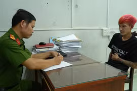 Bắt nghi phạm đột nhập, kề dao vào cổ người phụ nữ cướp xe máy