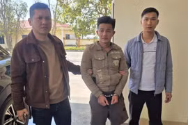 Khởi tố kẻ dùng dao đe doạ, cướp iPhone 15 Pro Max ở Hà Tĩnh