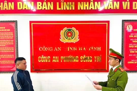 Khởi tố đối tượng đập phá quán karaoke ở Hà Tĩnh