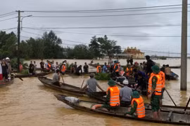 Tìm thấy thi thể hai cha con bị nước lũ cuốn trôi ở TP Huế