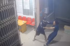 Vờ hỏi mua thuốc rồi cướp tài sản của nữ nhân viên trạm y tế