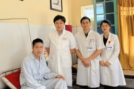 Gắp thành công 3 bàn chải đánh răng trong bụng bệnh nhân