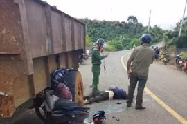Xe máy đâm vào bánh máy cày, người đàn ông tử vong