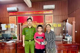 Nhặt được điện thoại, học sinh ở Hà Tĩnh tìm người trả lại