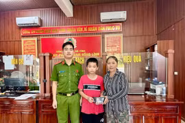 Nhặt được điện thoại, học sinh ở Hà Tĩnh tìm người trả lại