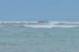 Lật tàu cá ở Quảng Trị, một ngư dân tử vong