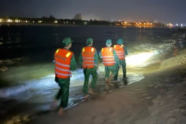 Nỗ lực tìm kiếm nạn nhân mất tích khi tắm biển ở Quảng Trị