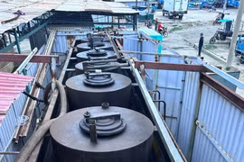 Tạm giữ hơn 99.000 lít dầu không rõ nguồn gốc ở Khánh Hoà