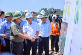 Thủ tướng yêu cầu đến ngày 19/8 phải hoàn thành đường dây 500 kV Lào Cai-Vĩnh Yên 