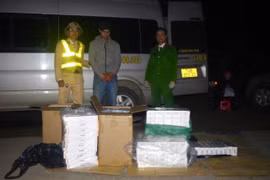 Bắt giữ đối tượng vận chuyển hơn 2000 bao thuốc lá 'lậu'