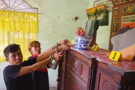 Hai 'đạo chích' trộm đồ thờ cúng bằng đồng sa lưới