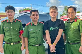 Tóm gọn nghi phạm cướp tiệm vàng chạy trốn trên xe khách