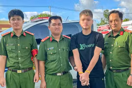 Tóm gọn nghi phạm cướp tiệm vàng chạy trốn trên xe khách