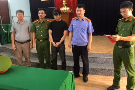 Khởi tố nhóm đối tượng hỗn chiến trong đêm ở Quảng Trị