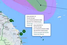 Di chuyển tránh bão, 2 tàu cá Quảng Bình bị sóng đánh chìm