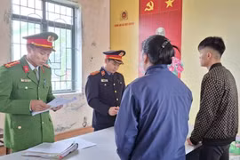 Ném đá làm vỡ kính xe tải, nam thanh niên bị khởi tố