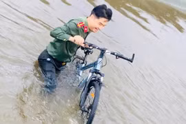 Thượng úy Công an cứu bé trai rơi xuống kênh ở Hà Tĩnh