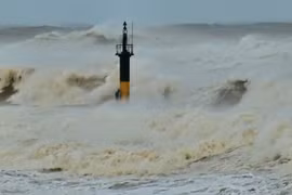 Cứu sống thêm một ngư dân trong vụ 2 tàu cá gặp nạn ở Quảng Trị