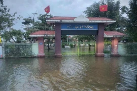 Phòng bão số 12, hàng nghìn học sinh ở TP Huế nghỉ học