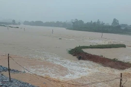Đang tìm kiếm 4 nạn nhân bị nước lũ cuốn trôi ở Quảng Bình